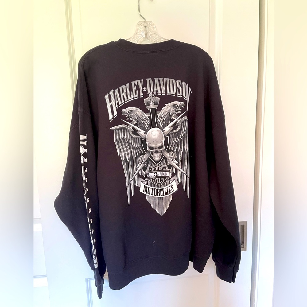 Harley-Davidson Black Crewneck Sweatshirt with White Skull & Wings Graphic